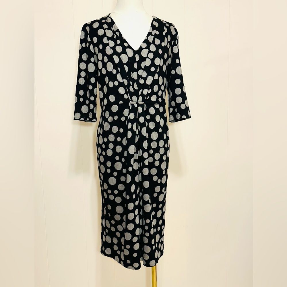 Armani Collezioni black polka dot midi dress size 14
In good condition.